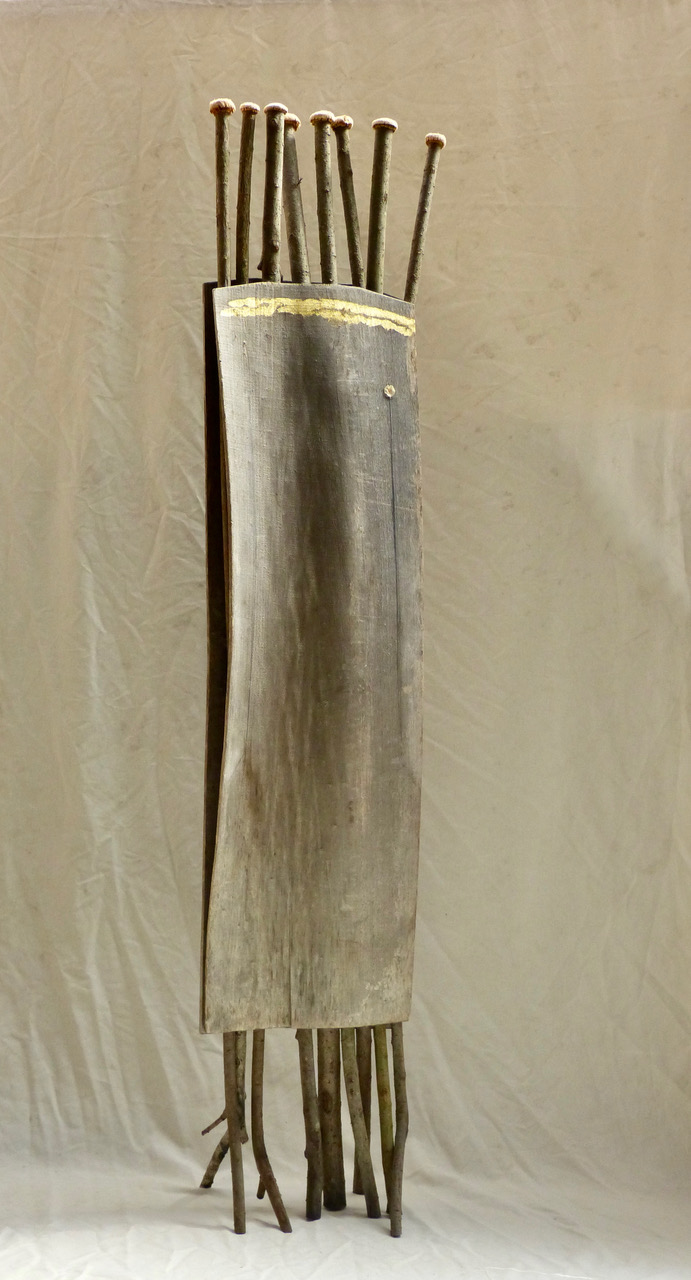 02_Für_einen_Bekannten._Aus_vorgegebenen_Materialien._Hölzer,_Blattgold