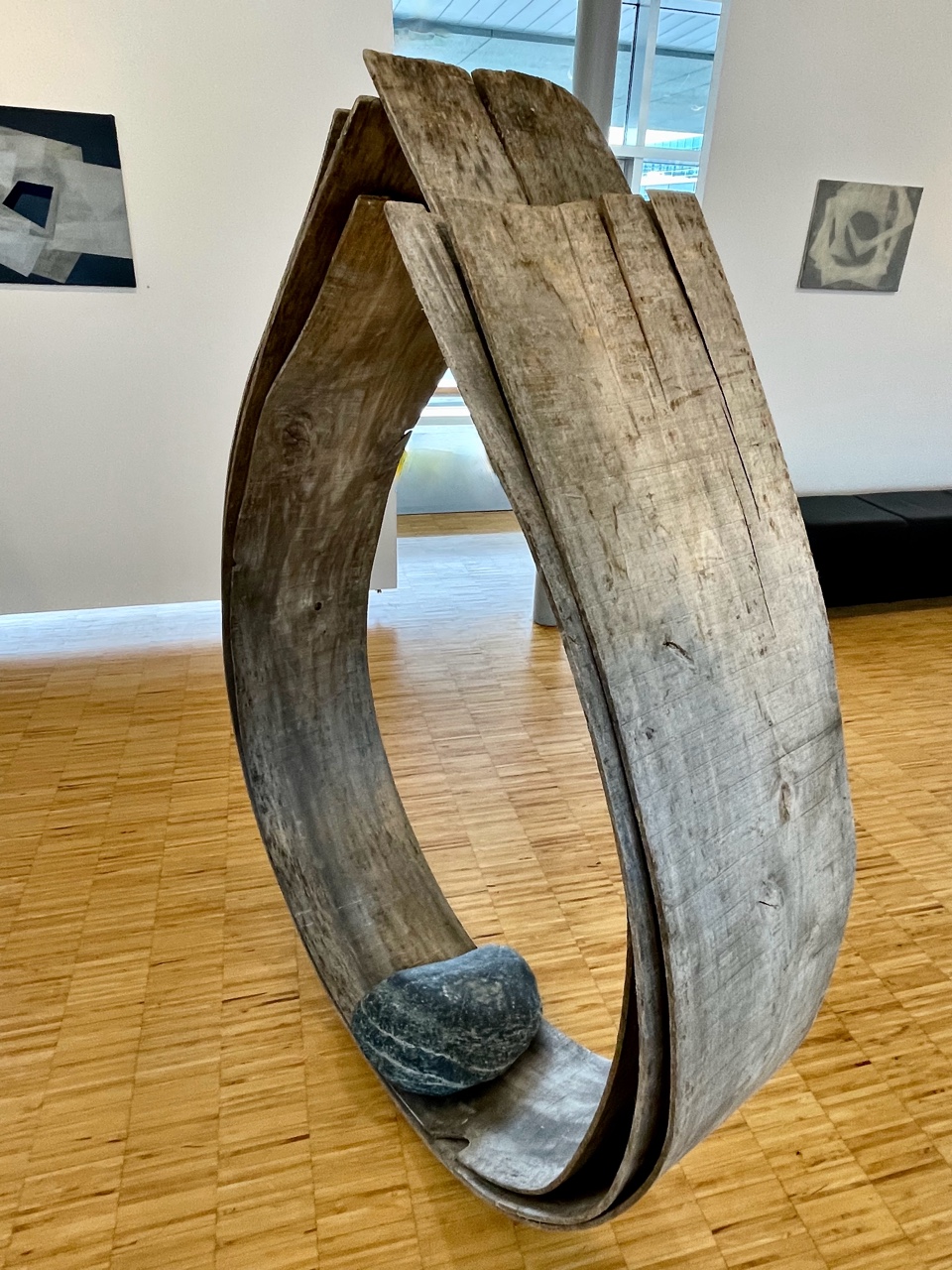 06_DRILLINGS_TROPFEN_Holz_angewittert,_Geschiebestein._H_165cm_B_125cm